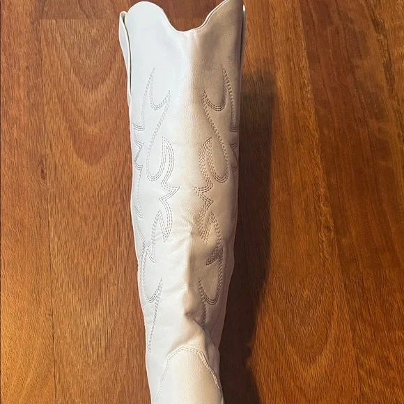 New White Western-Style Women's Boots - Picture 8 of 16